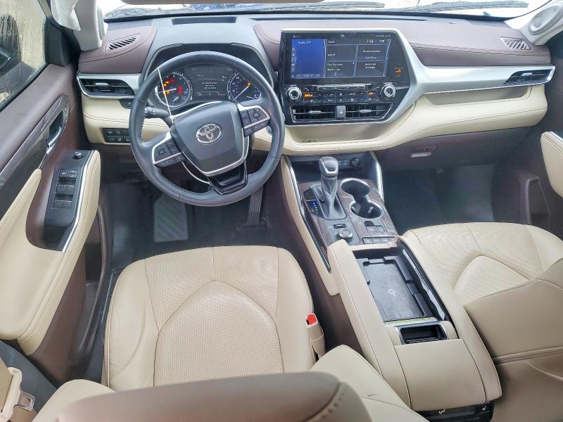 Фото 8 с аукциона – 2022 TOYOTA HIGHLANDER с VIN 5TDFZRBH4NS257593