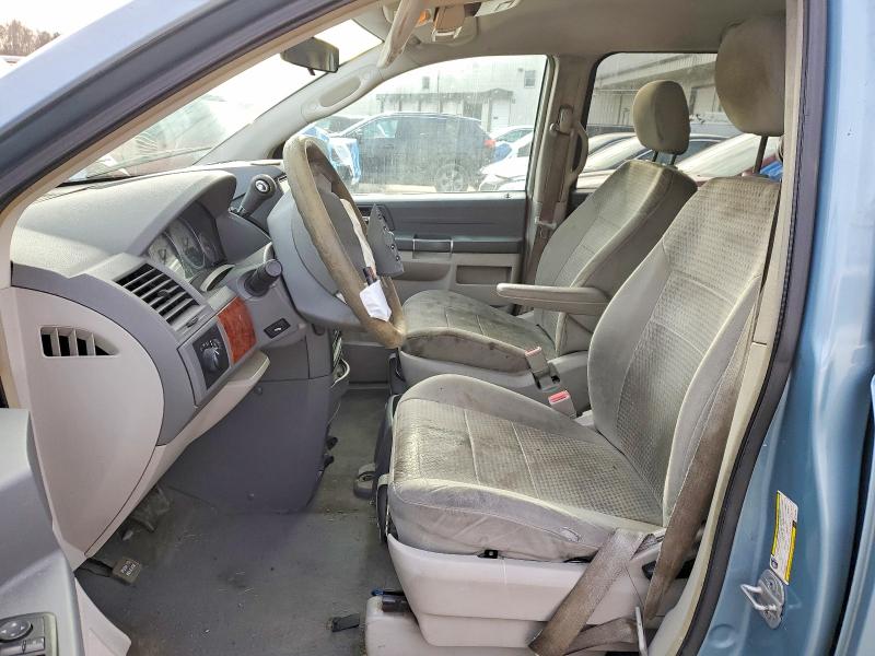 Photo 7 from auction – 2008 CHRYSLER TOWN & COU with VIN 2A8HR44H28R128198
