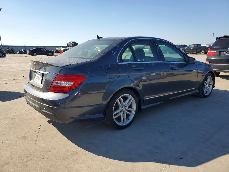 Photo 3 from auction – 2014 MERCEDES-BENZ C with VIN WDDGF4HB8EA929676