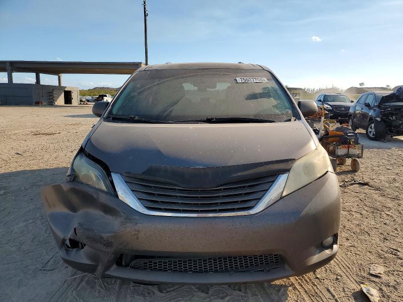 Photo 5 from auction – 2014 TOYOTA SIENNA XLE with VIN 5TDYK3DC5ES487624