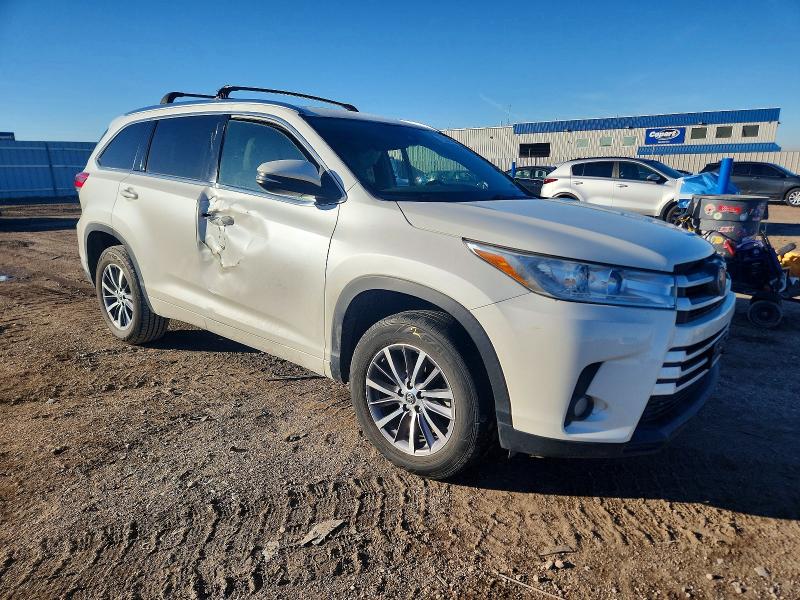 Photo 4 from auction – 2017 TOYOTA HIGHLANDER with VIN 5TDKZRFH8HS522707