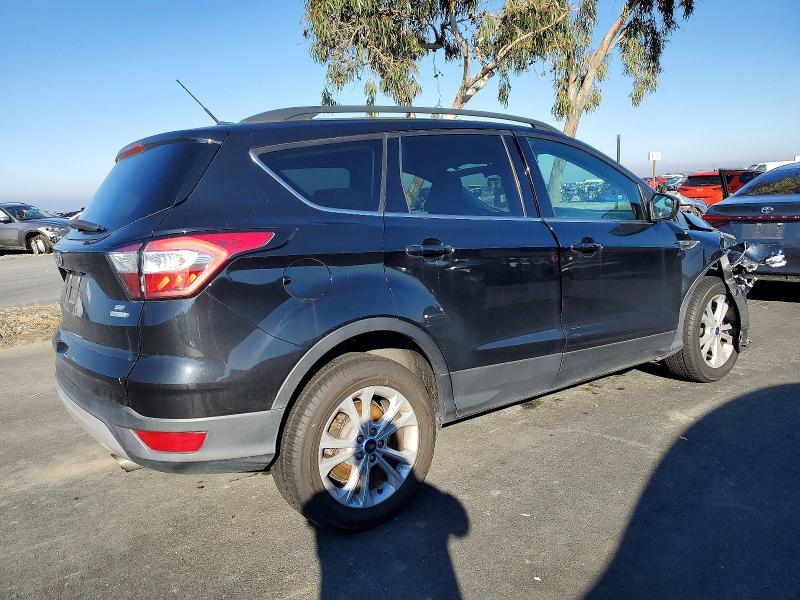 صورة رقم 3 من المزاد - 2018 FORD ESCAPE SE مع VIN 1FMCU0GD9JUB10495