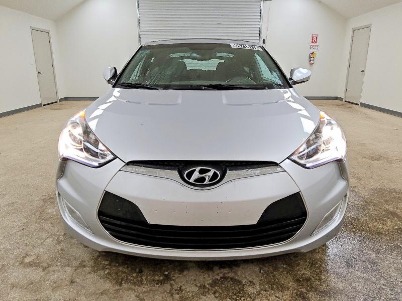 Photo 5 from auction – 2017 HYUNDAI VELOSTER with VIN KMHTC6AD8HU319624