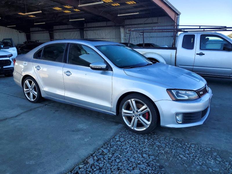 Photo 4 from auction – 2015 VOLKSWAGEN JETTA with VIN 3VW4T7AJ3FM346927