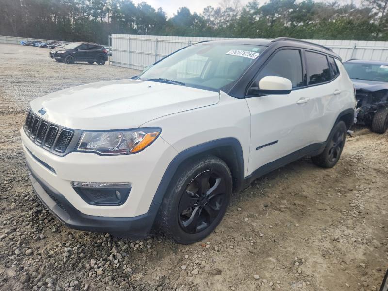 JEEP COMPASS LA 2019 with VIN 3C4NJCBB4KT692529 - Photo from auction