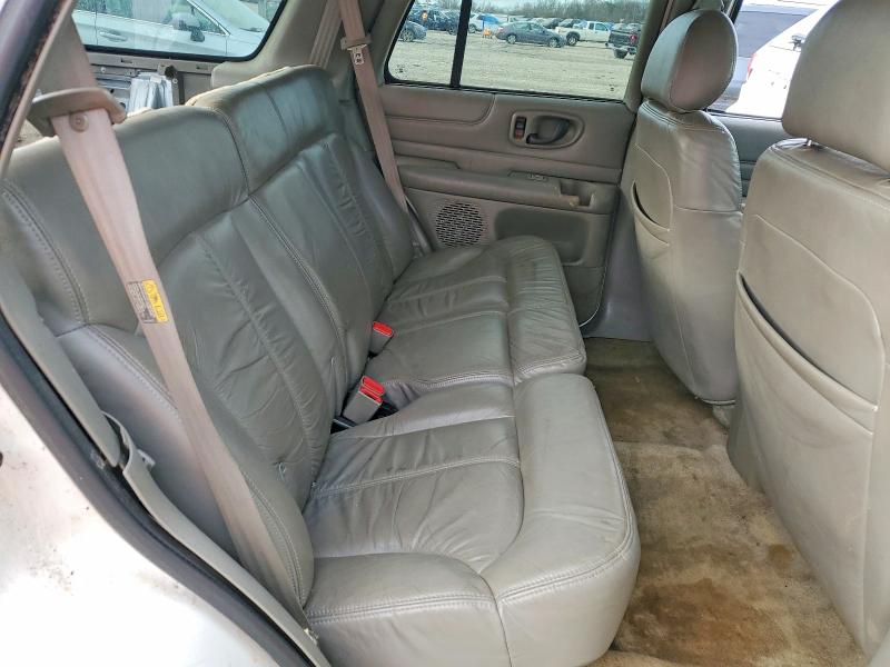 Photo 11 from auction – 2002 CHEVROLET BLAZER with VIN 1GNDT13W42K102169