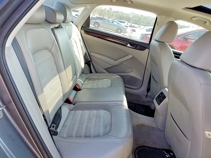Photo 10 from auction – 2015 VOLKSWAGEN PASSAT SEL with VIN 1VWCV7A35FC040188