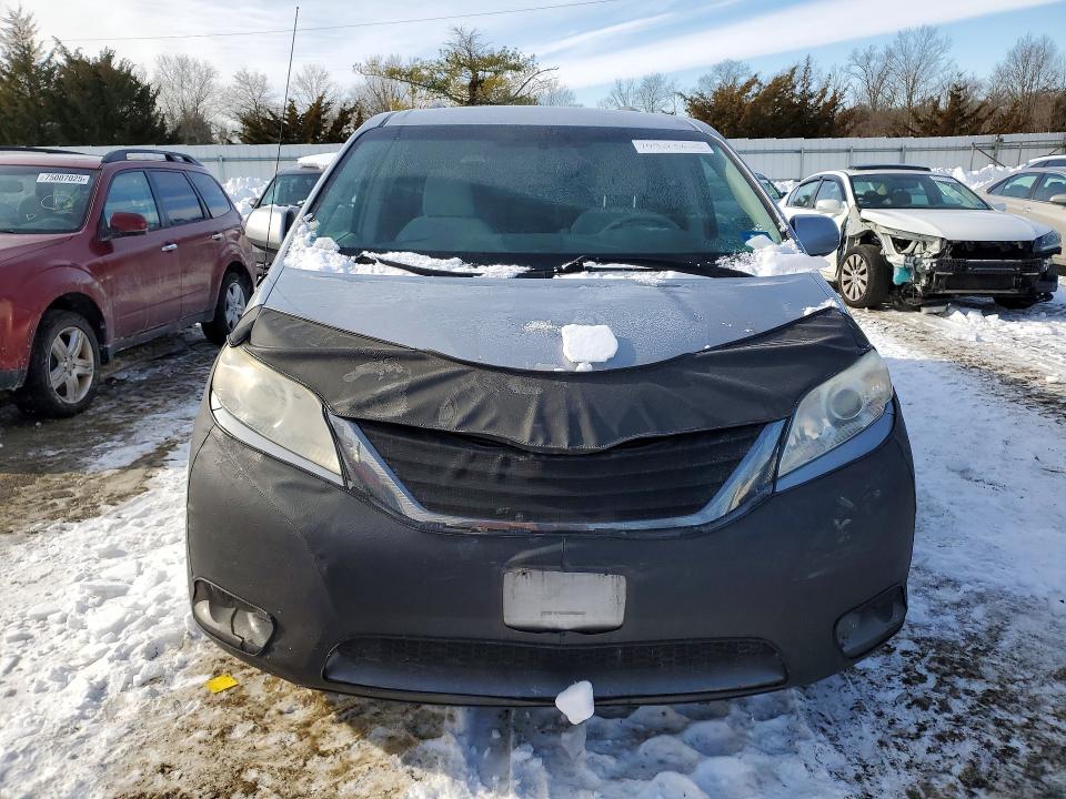 Photo 5 from auction – 2011 TOYOTA SIENNA LE with VIN 5TDKK3DC0BS022847