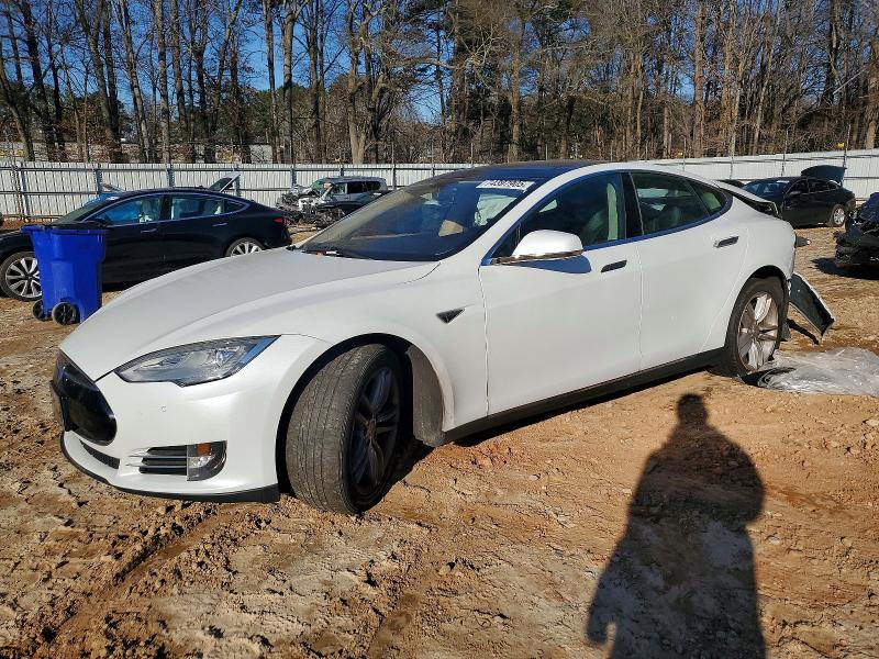 TESLA MODEL S 2013 with VIN 5YJSA1CN9DFP26272 - Photo from auction