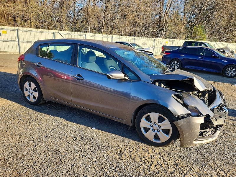 Photo 4 from auction – 2016 KIA FORTE LX with VIN KNAFK5A84G5650644