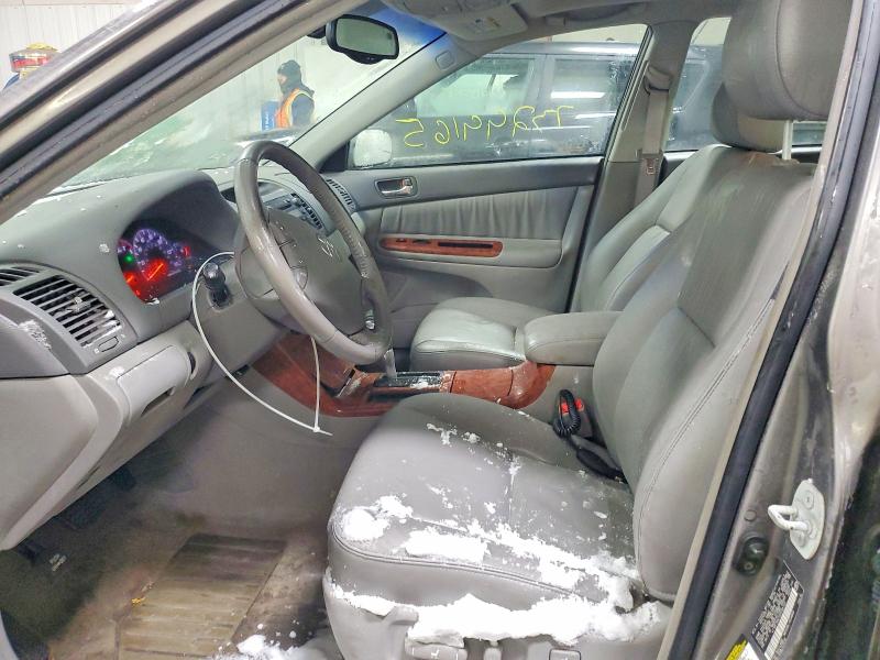 Photo 7 from auction – 2005 TOYOTA CAMRY LE with VIN 4T1BF30K15U598122