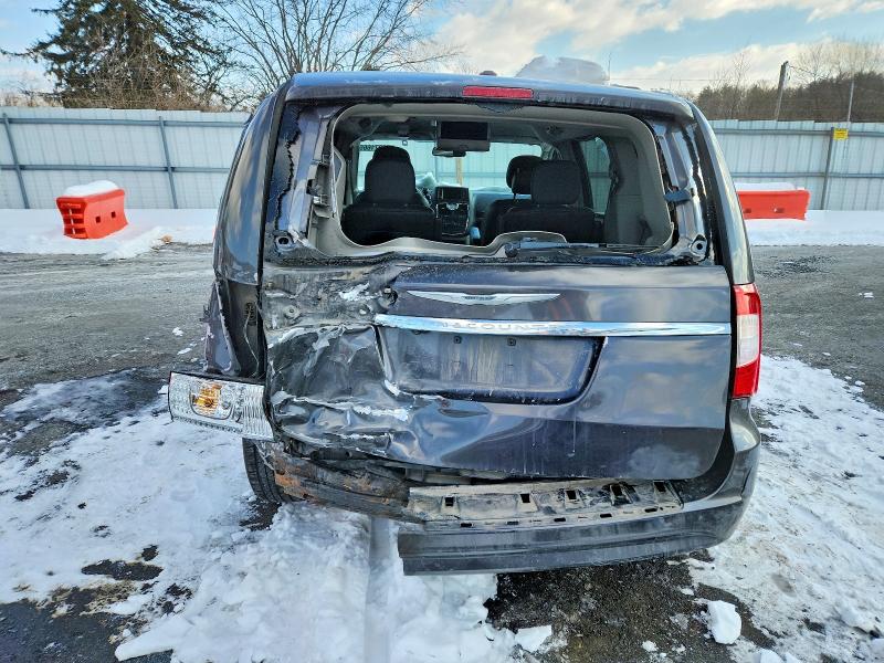 Photo 6 from auction – 2016 CHRYSLER TOWN & COU with VIN 2C4RC1BG4GR194286
