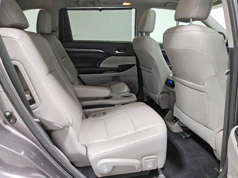 Photo 11 from auction – 2016 TOYOTA HIGHLANDER with VIN 5TDYKRFH0GS145108