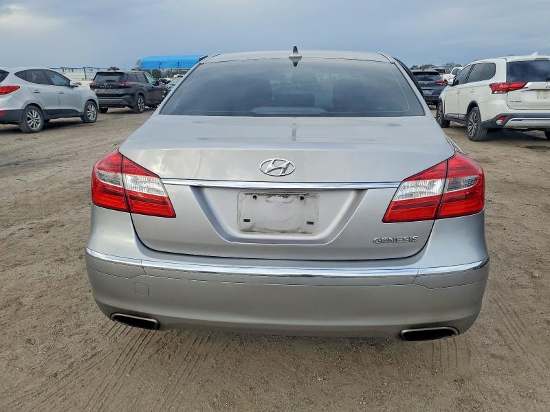 Photo 6 from auction – 2012 HYUNDAI GENESIS with VIN KMHGC4DD4CU204982