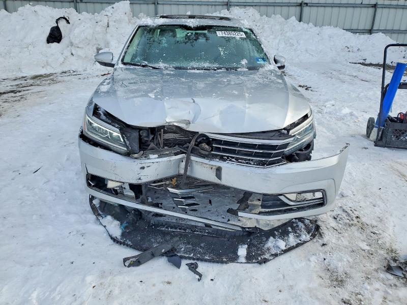 Photo 5 from auction – 2018 VOLKSWAGEN PASSAT with VIN 1VWBA7A30JC039935