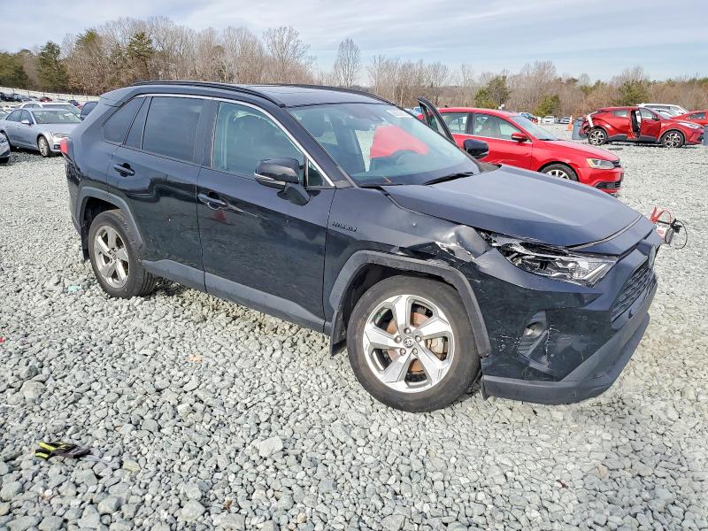 Photo 4 from auction – 2021 TOYOTA RAV4 with VIN 4T3B6RFV3MU055378