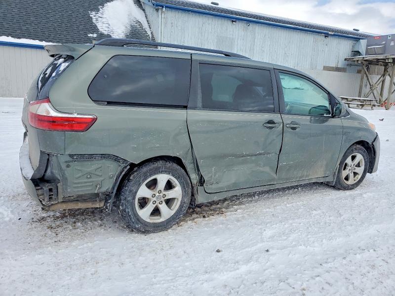 Photo 3 from auction – 2018 TOYOTA SIENNA with VIN 5TDKZ3DC9JS923788