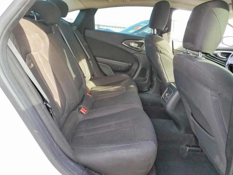 Photo 10 from auction – 2015 CHRYSLER 200 LIMITE with VIN 1C3CCCAB8FN689341