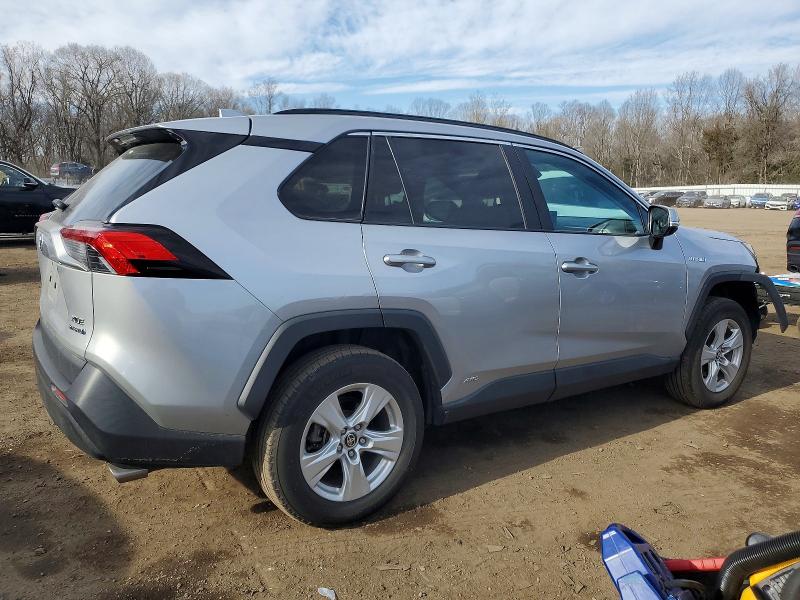 Photo 3 from auction – 2021 TOYOTA RAV4 XLE with VIN 2T3RWRFV0MW121674