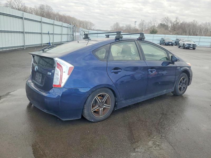 Photo 3 from auction – 2013 TOYOTA PRIUS with VIN JTDKN3DU1D1651744