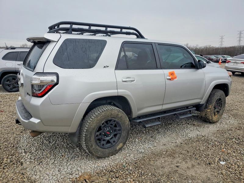 Photo 3 from auction – 2021 TOYOTA 4RUNNER with VIN JTEEU5JR1M5229084
