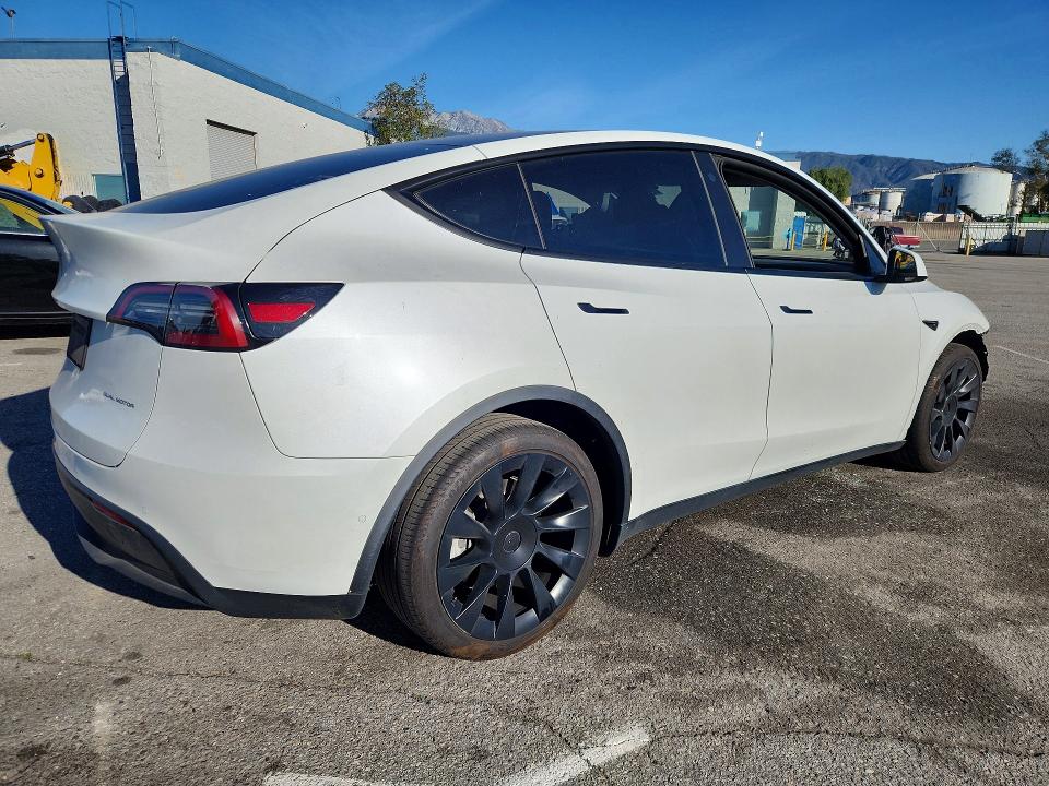 Photo 3 from auction – 2022 TESLA MODEL Y with VIN 7SAYGDEE2NF560348