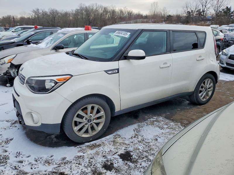 KIA SOUL + 2017 with VIN KNDJP3A5XH7455288 - Photo from auction