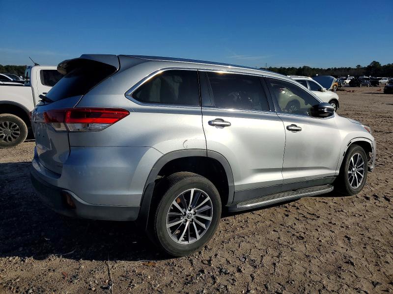 Photo 3 from auction – 2019 TOYOTA HIGHLANDER with VIN 5TDKZRFH2KS569500