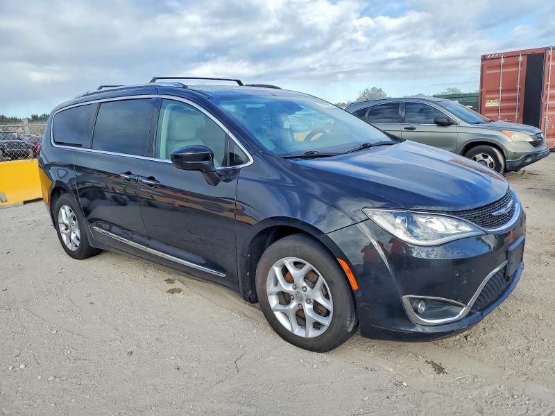 Photo 4 from auction – 2017 CHRYSLER PACIFICA T with VIN 2C4RC1EGXHR650515