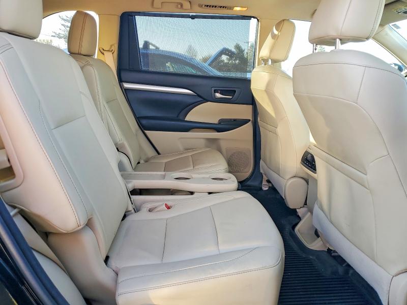 Photo 11 from auction – 2018 TOYOTA HIGHLANDER with VIN 5TDJZRFH9JS889925