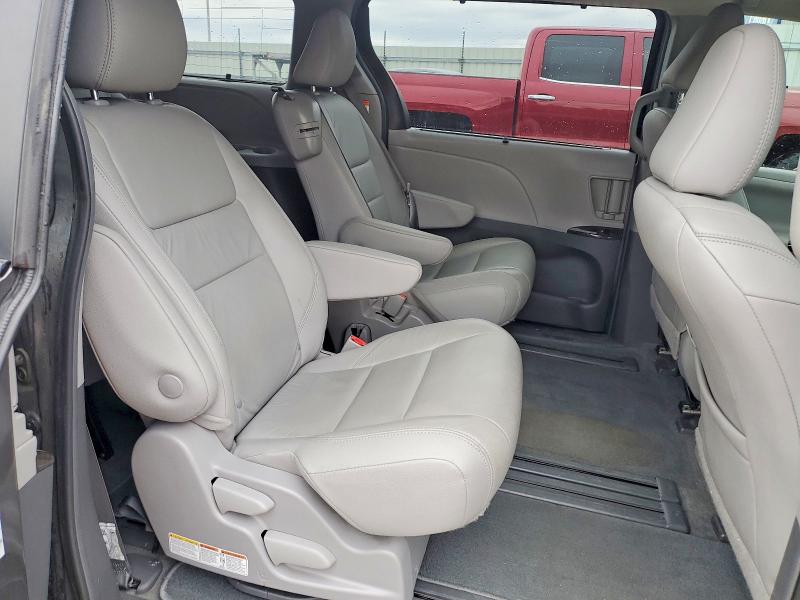 Photo 11 from auction – 2018 TOYOTA SIENNA XLE with VIN 5TDYZ3DC4JS905192