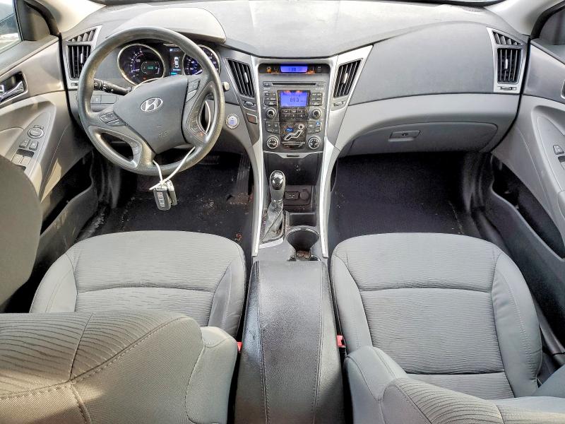 Photo 8 from auction – 2011 HYUNDAI SONATA with VIN KMHEC4A45BA005743