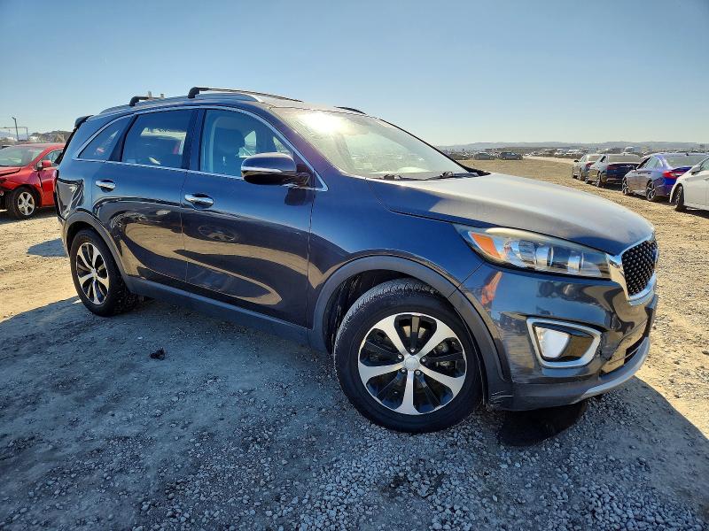 Photo 4 from auction – 2016 KIA SORENTO EX with VIN 5XYPH4A50GG158366