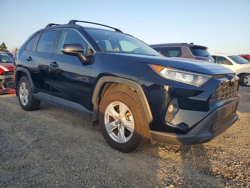Photo 4 from auction – 2019 TOYOTA RAV4 XLE with VIN JTMW1RFV9KD024369