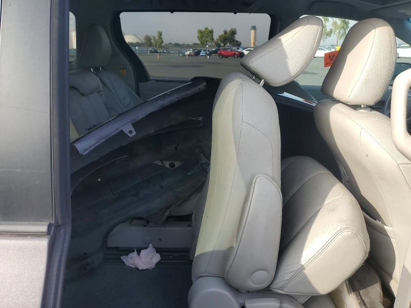 Photo 11 from auction – 2011 TOYOTA SIENNA with VIN 5TDYK3DCXBS119452
