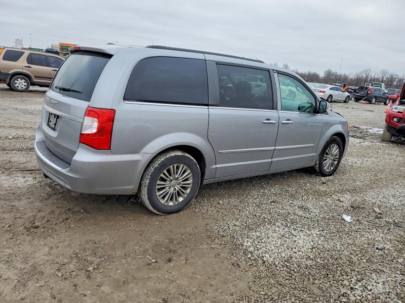 Photo 3 from auction – 2015 CHRYSLER TOWN & COU with VIN 2C4RC1CG8FR540028