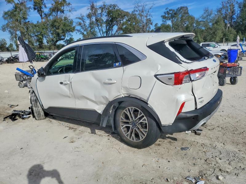 Photo 2 from auction – 2020 FORD ESCAPE SEL with VIN 1FMCU0H64LUA69518