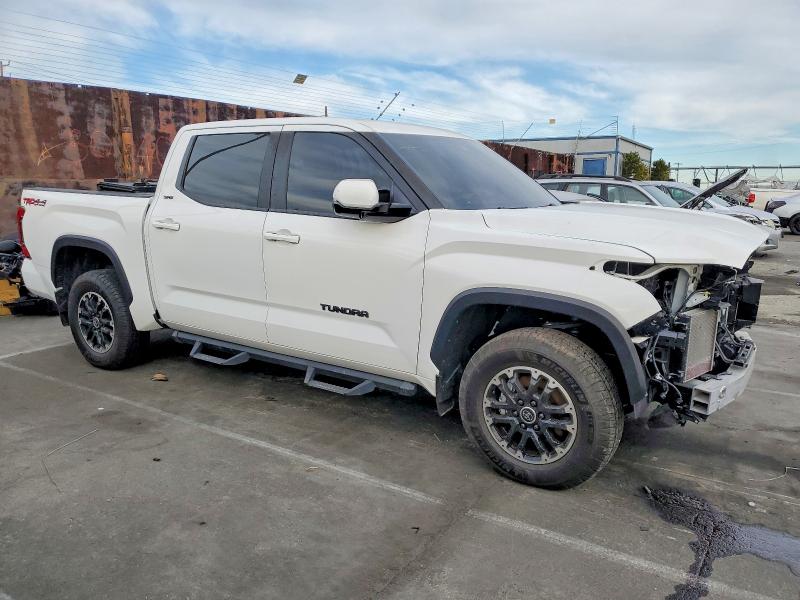 Photo 4 from auction – 2024 TOYOTA TUNDRA with VIN 5TFLA5DB5RX181152