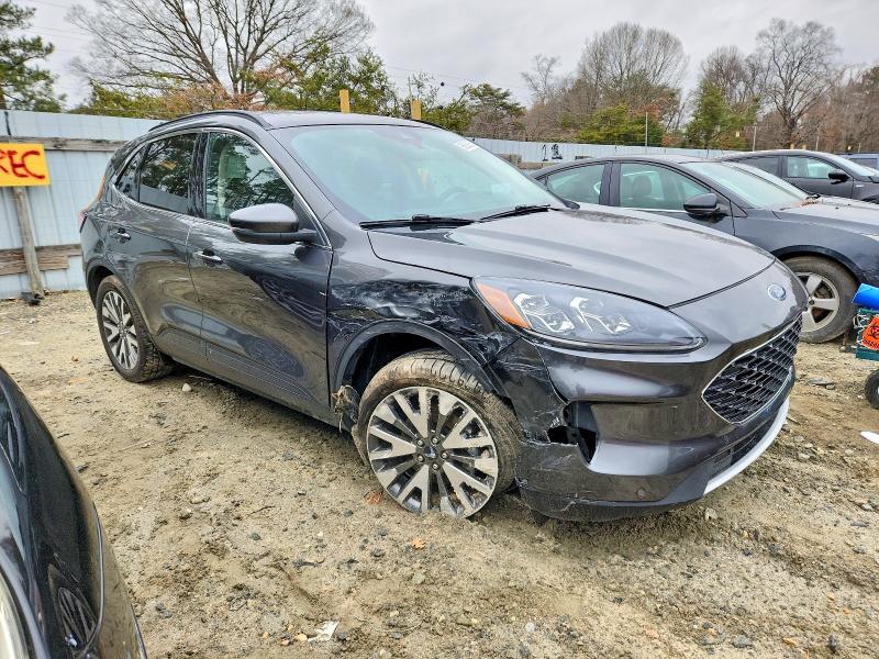 Photo 4 from auction – 2020 FORD ESCAPE TIT with VIN 1FMCU9J98LUA66601