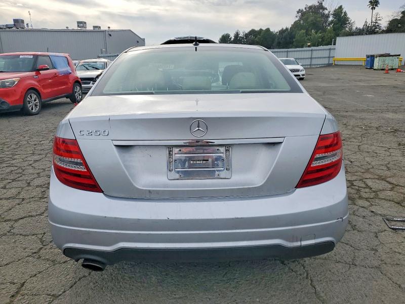 Photo 6 from auction – 2014 MERCEDES-BENZ C 250 with VIN WDDGF4HBXEA960864