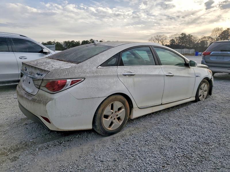 Photo 3 from auction – 2012 HYUNDAI SONATA HYB with VIN KMHEC4A42CA055128