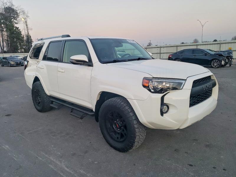 Photo 4 from auction – 2019 TOYOTA 4RUNNER with VIN JTEBU5JR2K5724412