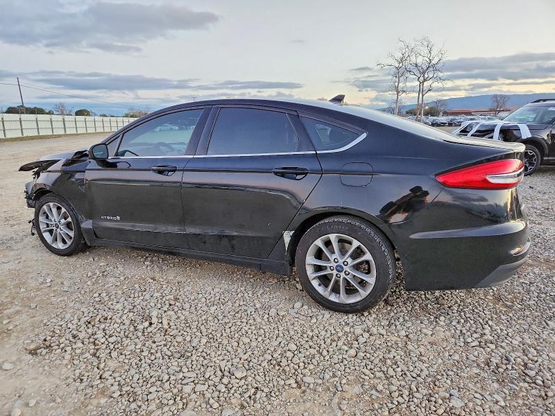 Photo 2 from auction – 2019 FORD FUSION with VIN 3FA6P0LU7KR141127