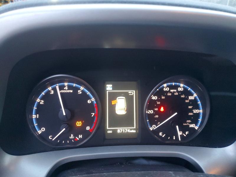 Photo 9 from auction – 2018 TOYOTA RAV4 LE with VIN 2T3BFREV2JW698883