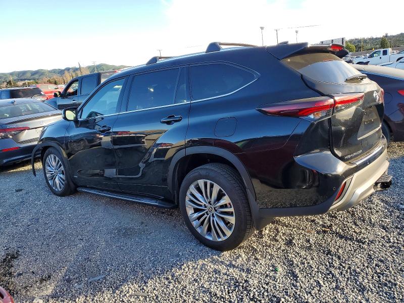 Photo 2 from auction – 2025 TOYOTA HIGHLANDER with VIN 5TDEBRCH3SS664377