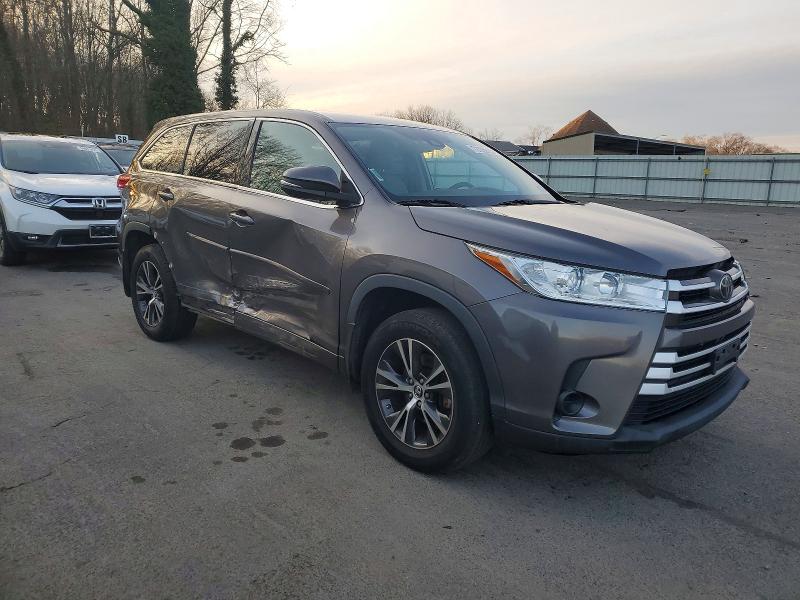 Photo 4 from auction – 2018 TOYOTA HIGHLANDER with VIN 5TDBZRFH6JS827970