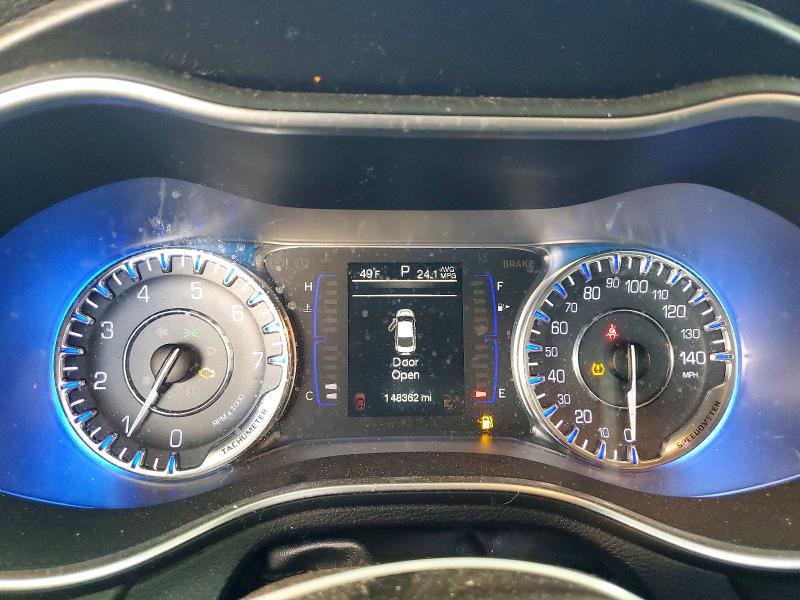 Photo 9 from auction – 2015 CHRYSLER 200 with VIN 1C3CCCABXFN659578