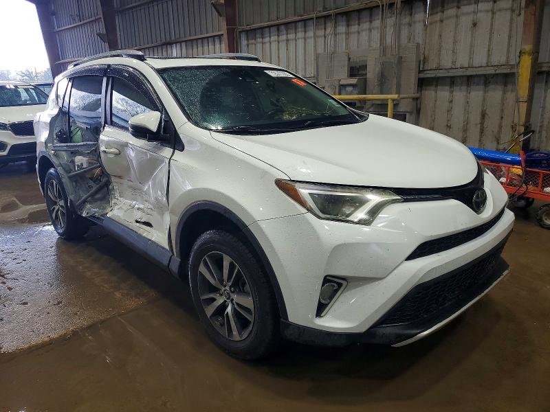 Photo 4 from auction – 2017 TOYOTA RAV4 with VIN JTMWFREVXHJ713477