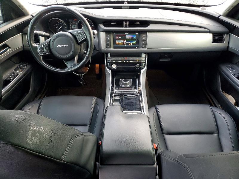 Photo 8 from auction – 2017 JAGUAR XF PREMIUM with VIN SAJBD4BVXHCY34804
