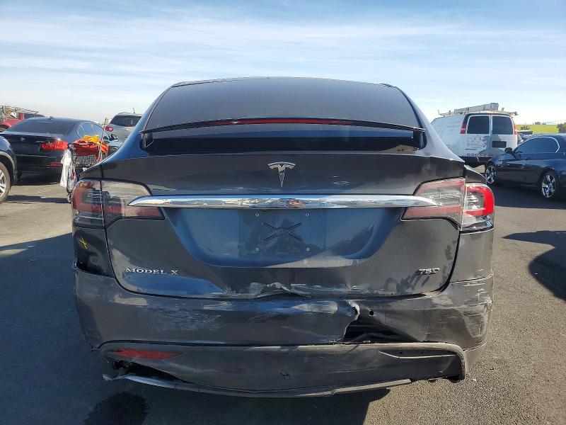 Photo 6 from auction – 2018 TESLA MODEL X with VIN 5YJXCAE20JF112922